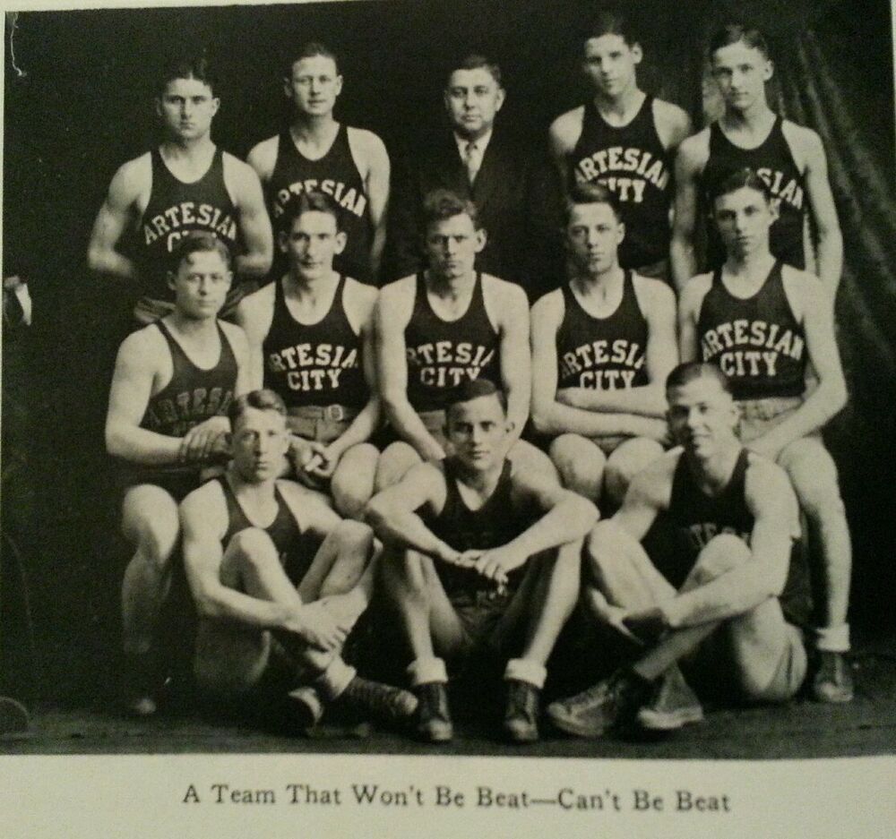 John Wooden’s 10th Grade Photo and Team: Martinsville 1926